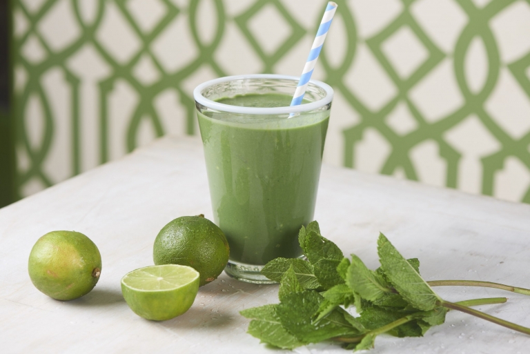 Lime and mint smoothie